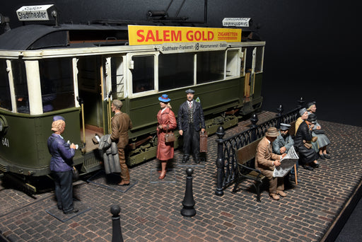 MiniArt 38009 1/35 European Tramcar Straßenbahn-Triebwagen 641 with Crew and Passengers Model Kit