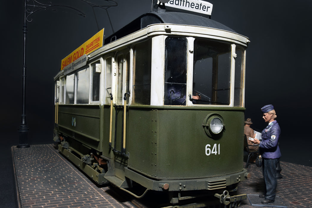 MiniArt 38009 1/35 European Tramcar Straßenbahn-Triebwagen 641 with Crew and Passengers Model Kit