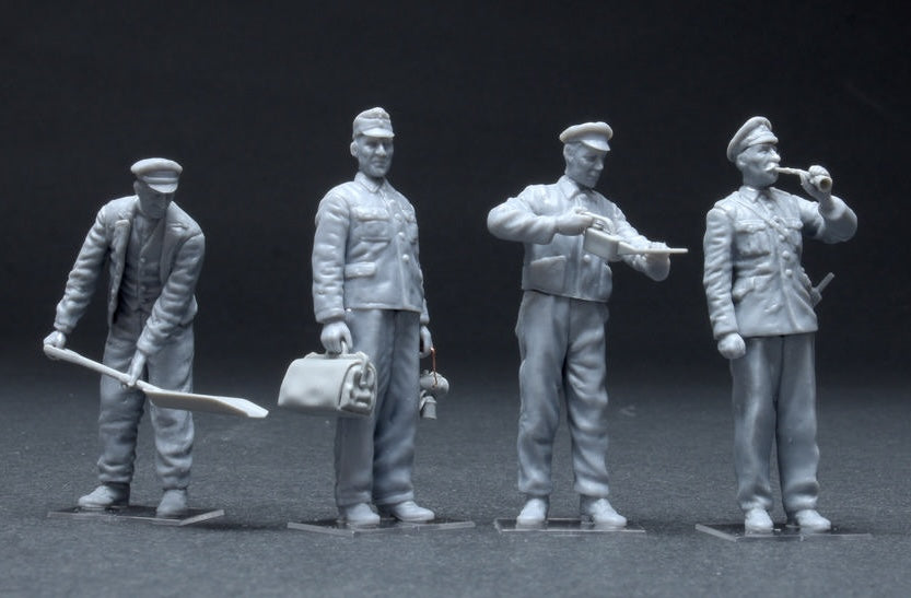 MiniArt 38012 1/35 1930-1940s German Railroad Staff Model Kit
