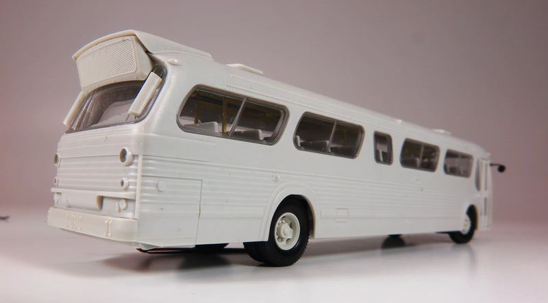Rapido 753109 HO Scale Deluxe New Look Suburban Bus - GO Transit (Late) 1033