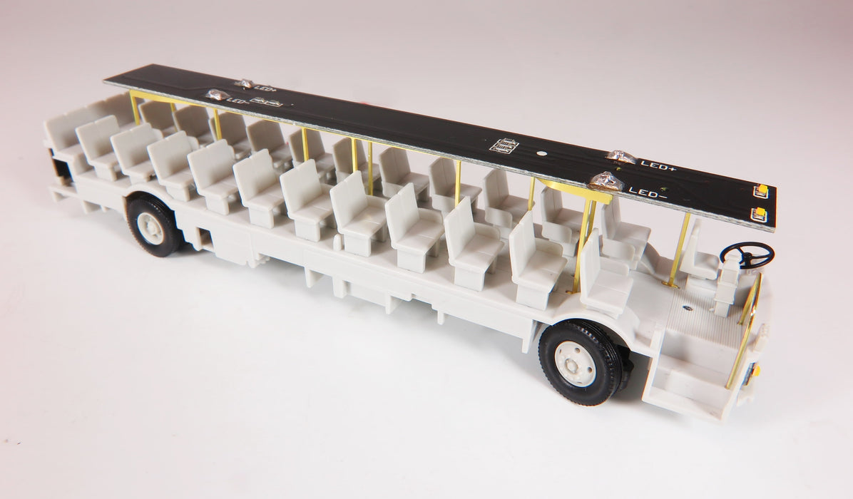 Rapido 753130 HO Scale Deluxe New Look Suburban Bus - New York Bus Service 1498