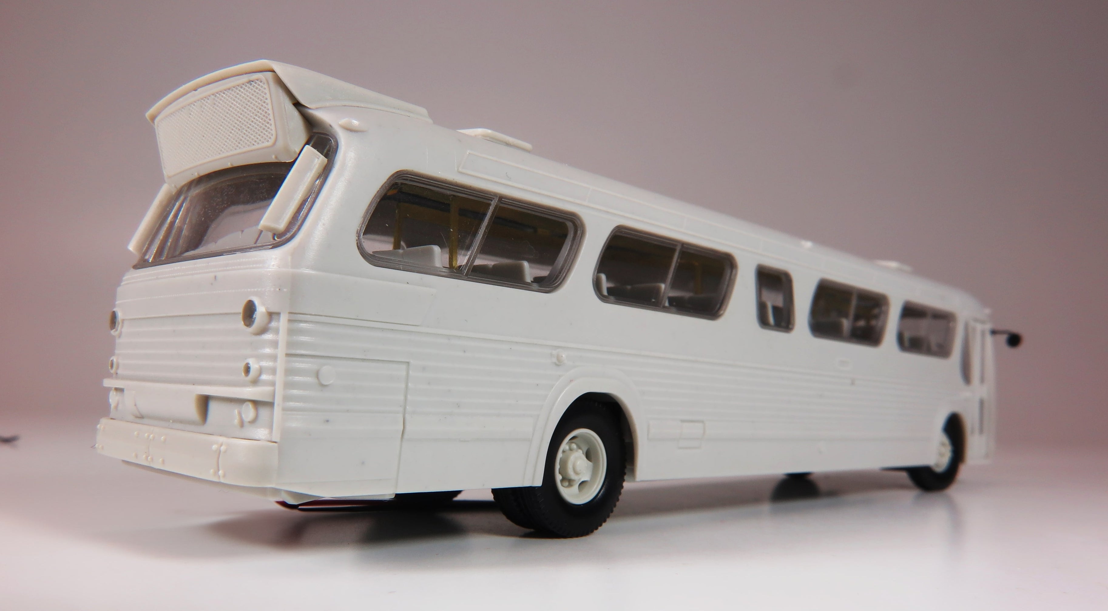 Rapido 753133 HO Scale Deluxe New Look Suburban Bus - SEMTA 1560 ...