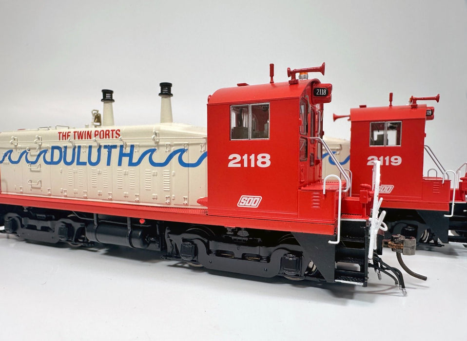 Rapido Trains HO Scale EMD SW9 2-pack: Soo Line - Red & White