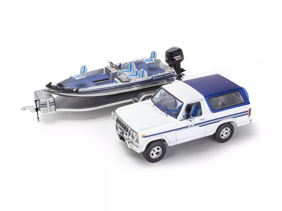 Revell 17242 1/24 1980 Ford Bronco with Bass Boat Skill Level 5 Model Kit