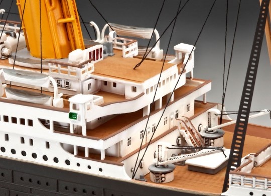 Revell 5715 1/400 RMS Titanic Ocean Liner 100th Anniversary Plastic Model Kit