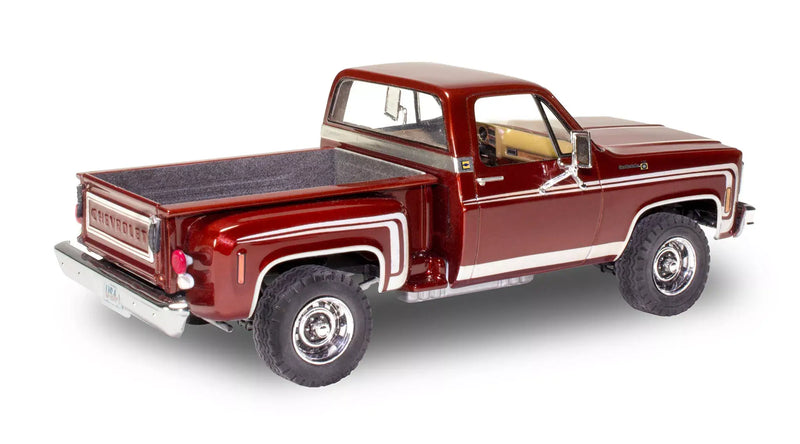 Revell 85-4486 1/24 1976 Chevy Sport Stepside Pickup Model Kit