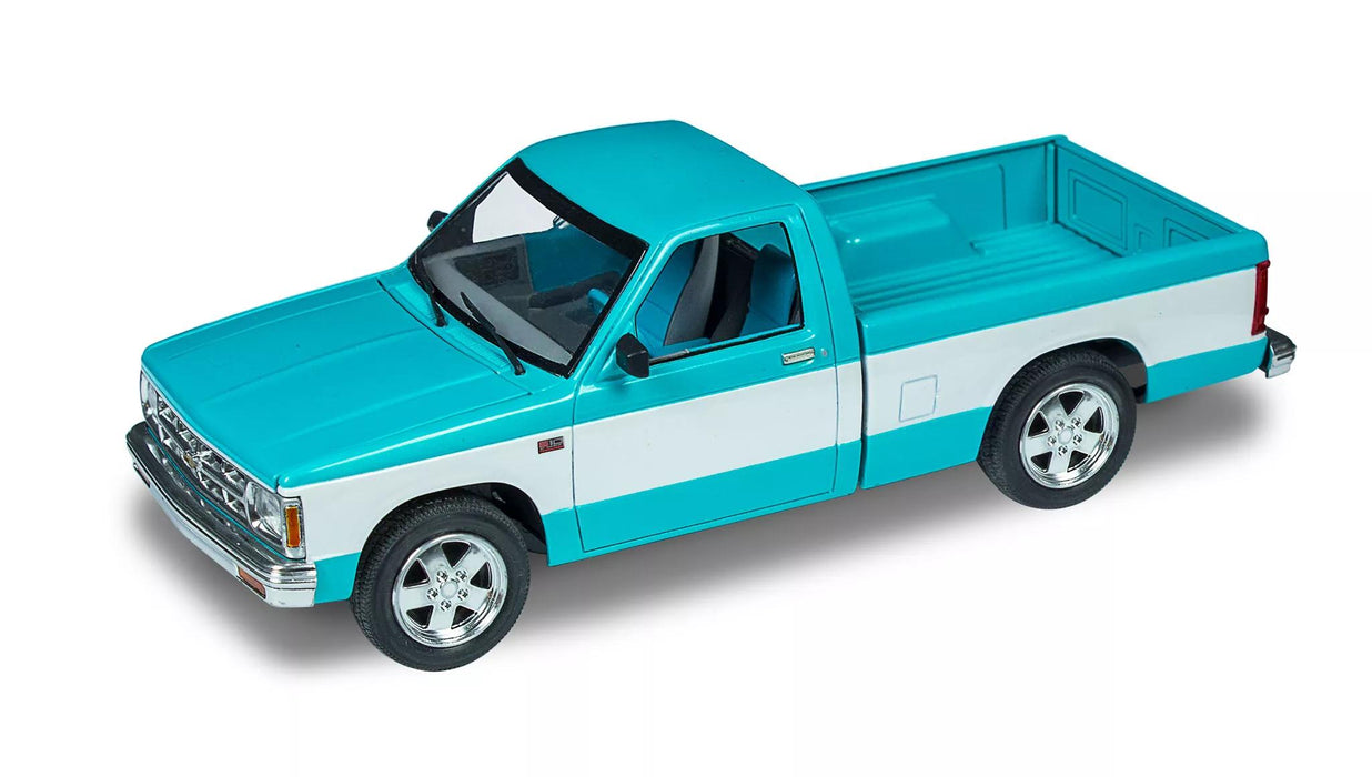 Revell 85-4503 1/25 Chevy S-10 "The Street Sleeper" Custom Pickup Model Kit
