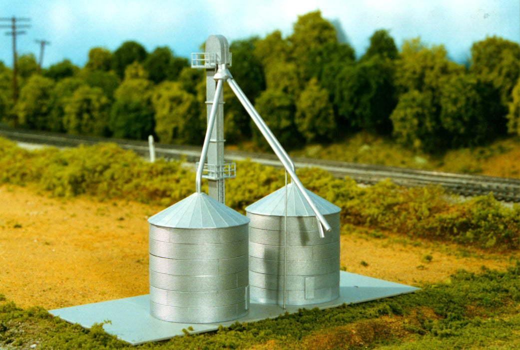 Rix Products 628-0707 N Scale Grain Elevator Kit with Ladders and Platforms