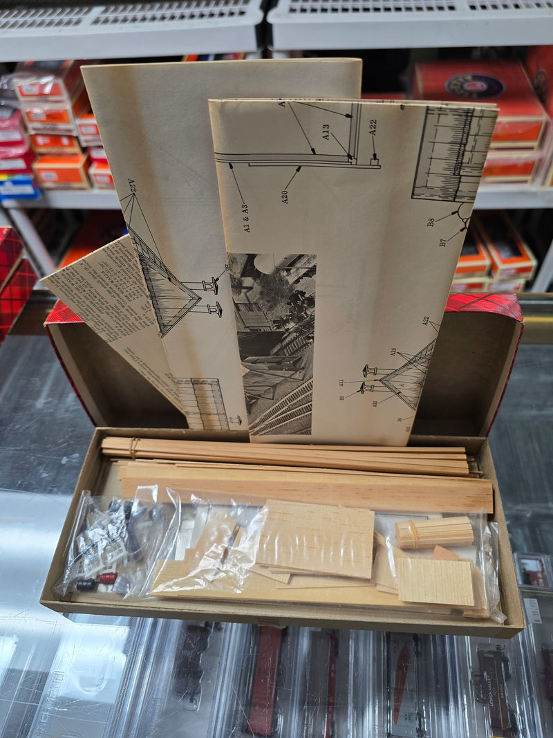 Campbell 401 HO Scale Quincy Engine House Kit - NOS