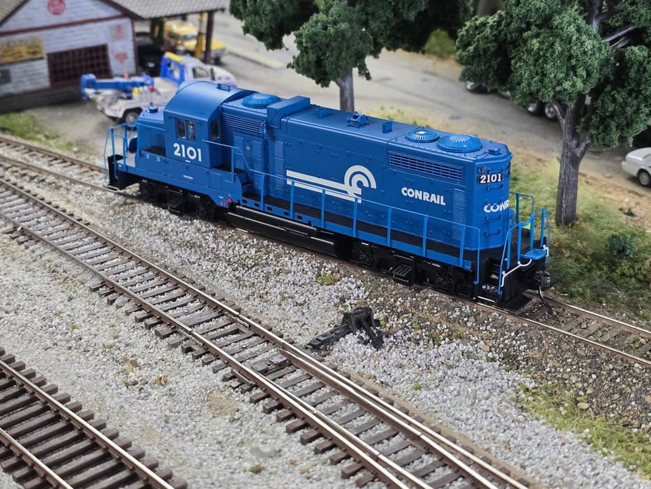 Walthers Proto 920-41554 HO Scale EMD GP20 Conrail CR #2101 [DCC & QSI Sound] - USED