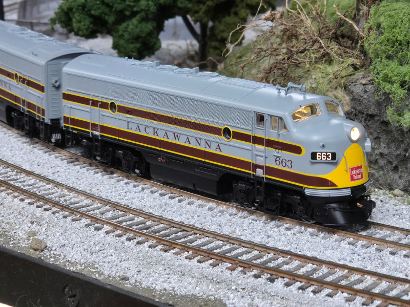 Bowser 24635 HO Scale EMD F3A Diesel Lackawanna DL&W 663 DCC & Sound (Steamtown Excursion)