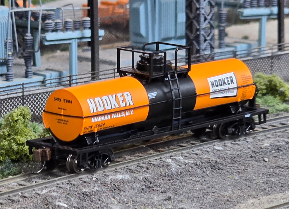 Bachmann 75853 N Scale Large Dome Chemical Tank Car Hooker SHPX 15684