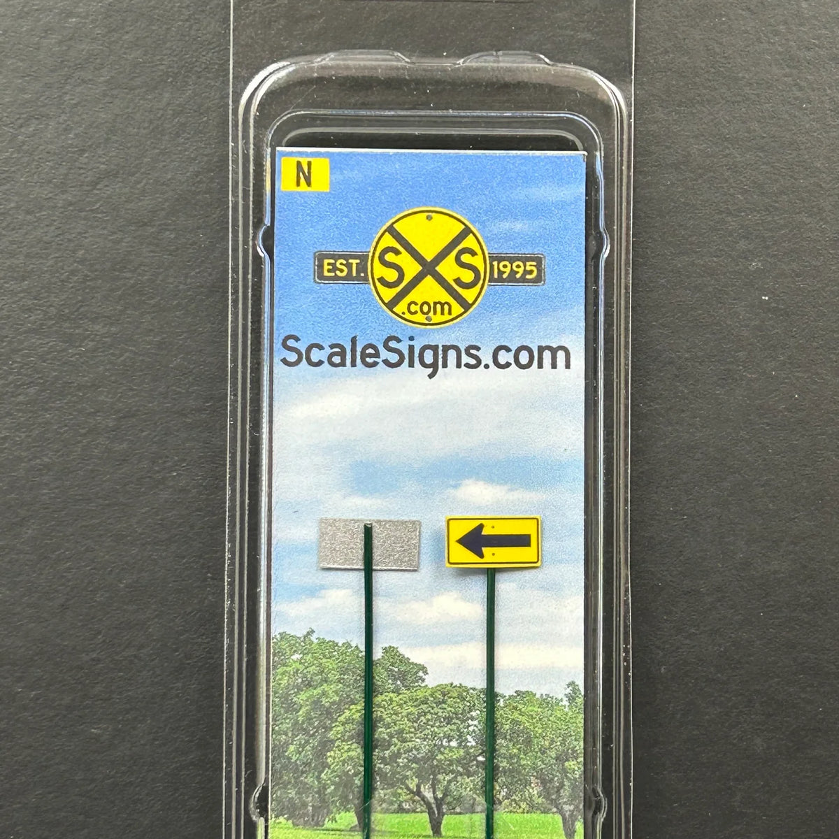 ScaleSigns N-3026R N Scale Direction Arrow Sign - Large Arrow Right ...