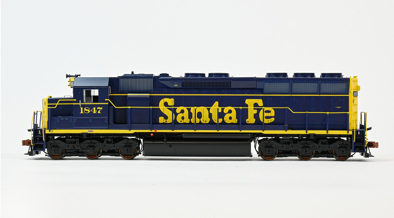 ScaleTrains Rivet 39703 HO Scale EMD SD45 Phase Ib1 Santa Fe Pinstripe ATSF 1847 DCC & Sound
