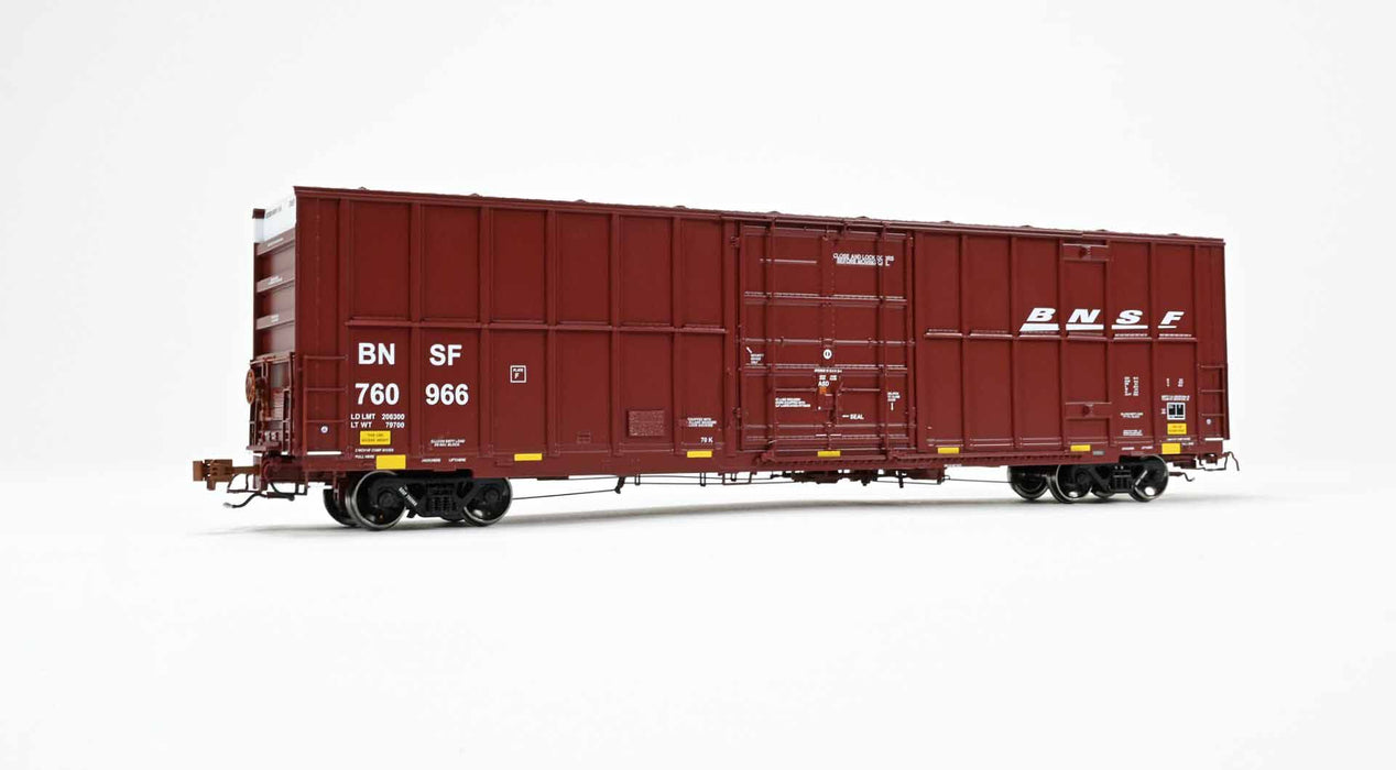 ScaleTrains Rivet 40997 HO Scale Trinity 60' 7500 12' Plug-Door High-Cube Boxcar BNSF 760966 (Wedge Logo with Conspicuity Stripes)