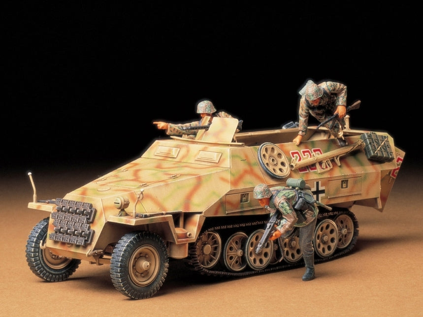 Tamiya 35195 1/35 German Mtl. SPW Sd.Kfz. 251/1 Ausf.D Model Kit