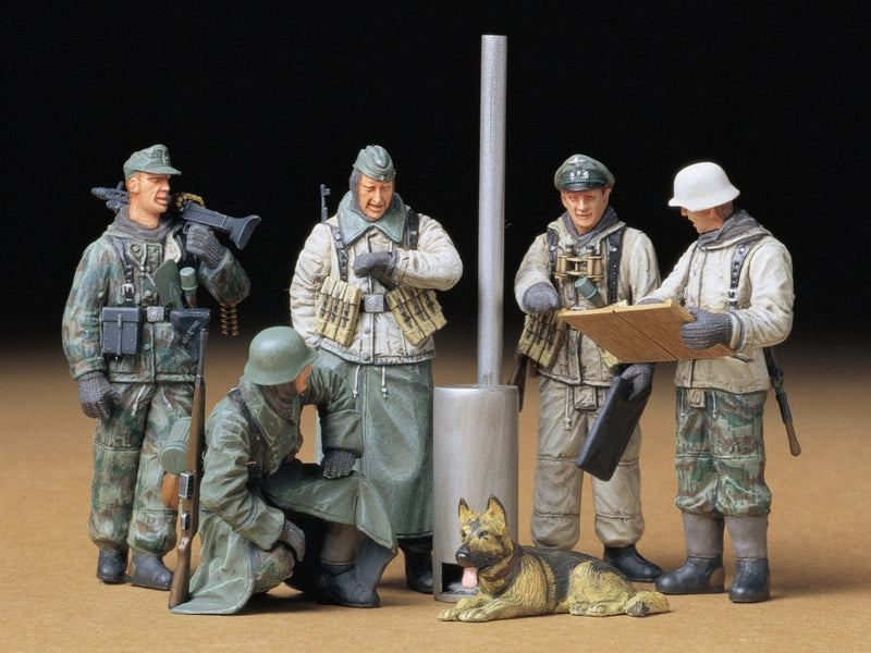 Tamiya 35212 1/35 German Soldiers At Field Briefing Figure Set