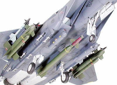 Tamiya 60312 1/32 F-15E Strike Eagle Bunker Buster Model Aircraft Kit