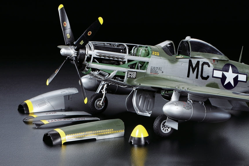 Tamiya 60322 1/32 North American P-51D Mustang Model Aircraft Kit