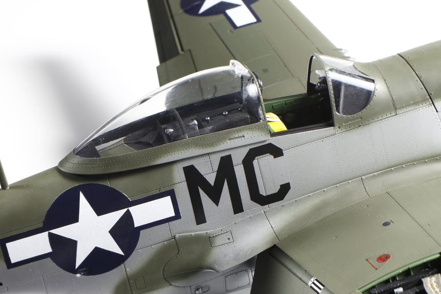 Tamiya 60322 1/32 North American P-51D Mustang Model Aircraft Kit
