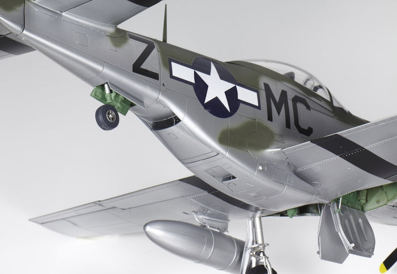Tamiya 60322 1/32 North American P-51D Mustang Model Aircraft Kit