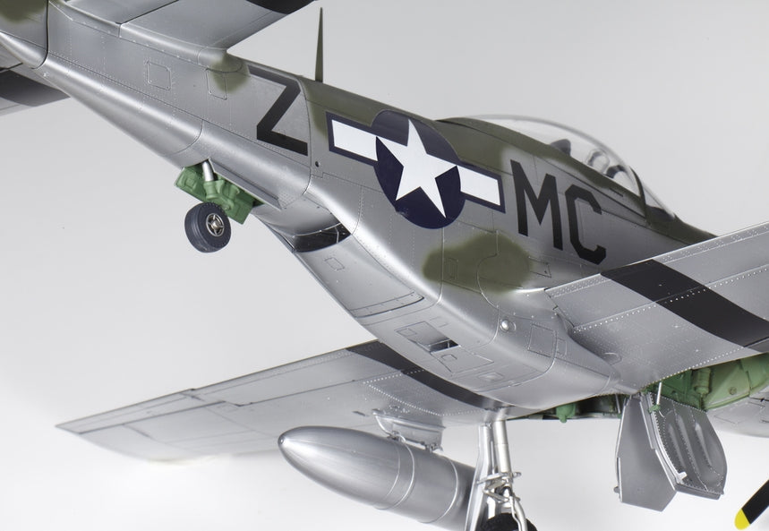 Tamiya 60322 1/32 North American P-51D Mustang Model Aircraft Kit