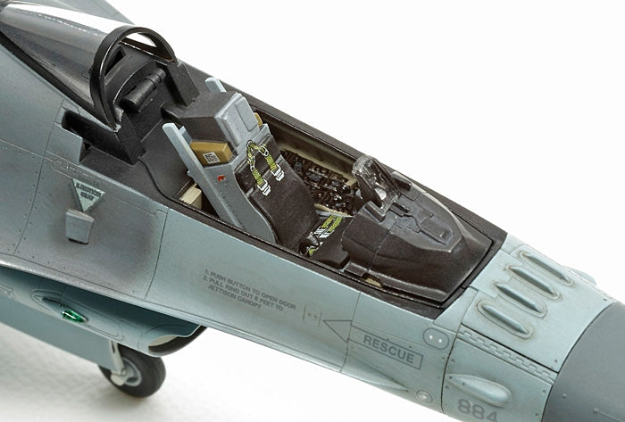 Tamiya 60786 1/72 F-16CJ Fighting Falcon Model Jet Kit