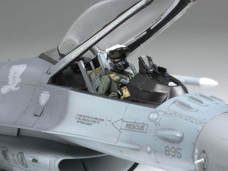 Tamiya 61098 1/48 Lockheed Martin F16CJ Block 50 Fighting Falcon Aircraft