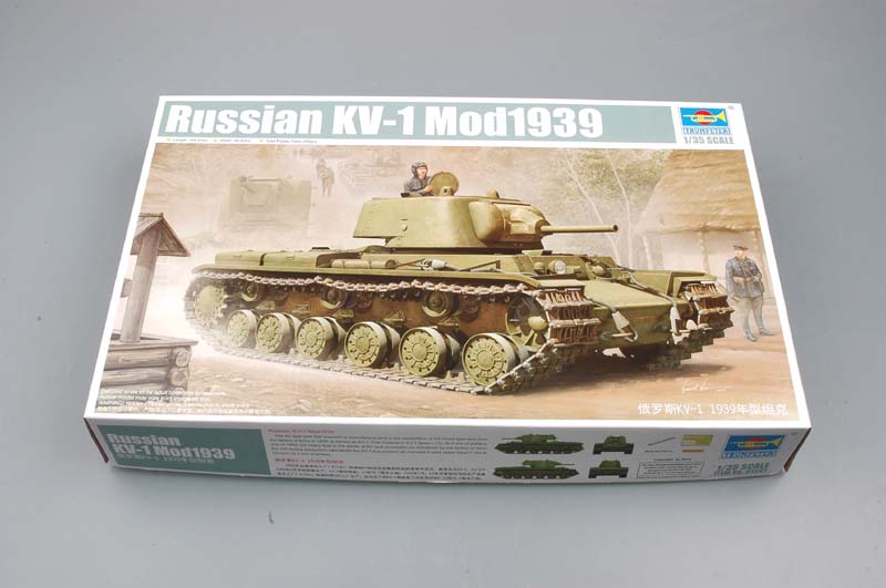 Trumpeter Scale Models 1561 1/35 Soviet KV-1 Model 1939 Heavy Tank Model Kit