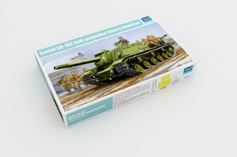 Trumpeter Scale Models 1571 1/35 Soviet SU-152 Self-Propelled Heavy Howitzer Early Version Model Kit