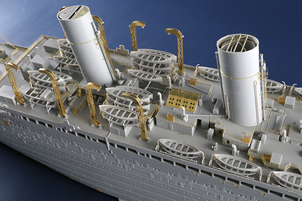 Trumpeter Scale Models 3721 1/200 HMHS Britannic Model Kit
