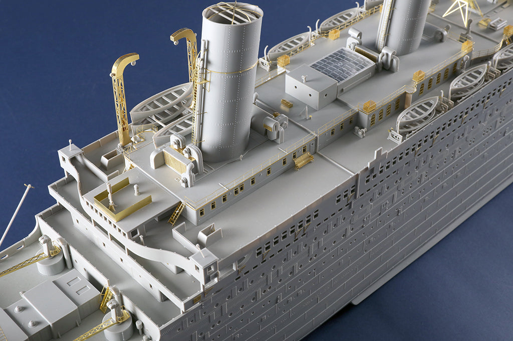 Trumpeter Scale Models 3721 1/200 HMHS Britannic Model Kit