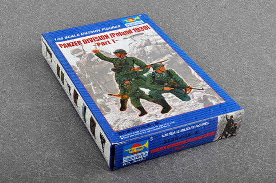 Trumpeter Scale Models 402 1/35 German WWII Panzer Division (Poland 1939) Part I Figure Set Model Kit