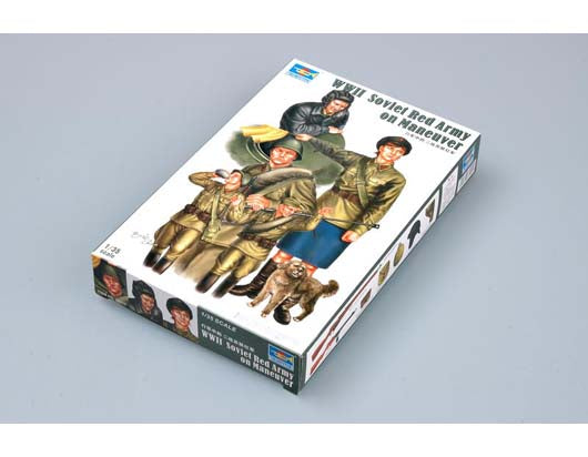 Trumpeter Scale Models 412 1/35 WWII Soviet Red Army on Maneuver Figure Set Model Kit