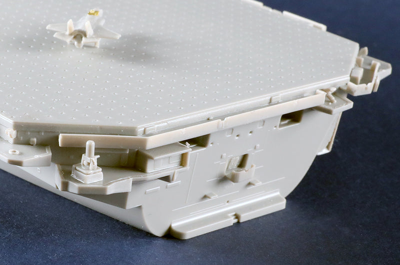 Trumpeter Scale Models 6751 1/700 HMS Queen Elizabeth British Aircraft Carrier Model Kit
