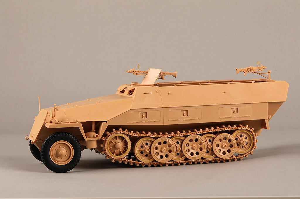 Trumpeter Scale Models 942 1/16 German Sd.Kfz. 251D Halftrack Model Kit
