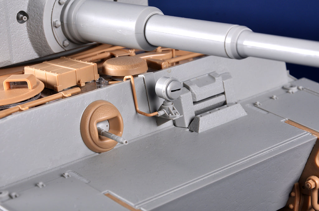 Trumpeter Scale Models 945 1/16 German Pz.Kpfw.VI Ausf.E Sd.Kfz. 181 Tiger I Late Prod. with Full Interior Model Tank Kit