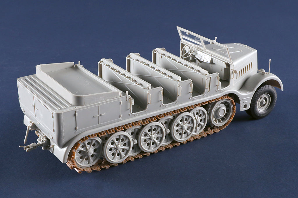 Trumpeter Scale Models 9575 1/35 Schwerer Zugkraftwagen 18to Sd.Kfz. 9 Artillery Version Model Kit