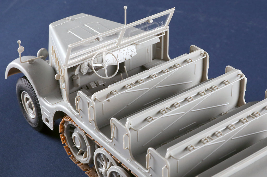 Trumpeter Scale Models 9575 1/35 Schwerer Zugkraftwagen 18to Sd.Kfz. 9 Artillery Version Model Kit