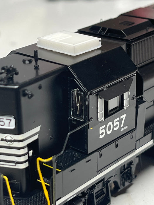 Wallace Locomotive Works WALX-017 HO Scale NS Style Rooftop AC White (2 Pack)