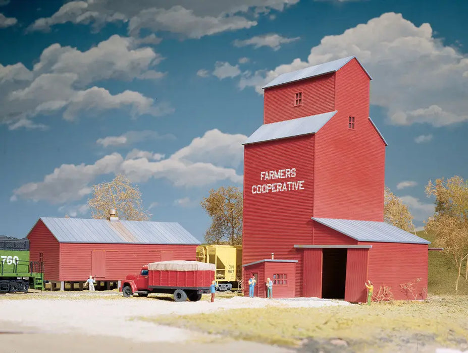 Walthers Cornerstone 933-3036 HO Scale Farmers Cooperative Rural Grain Elevator Building Kit