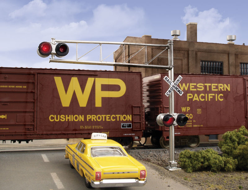 Walthers SceneMaster 949-4332 HO Scale Post-1960s Cantilever Grade Crossing Signal