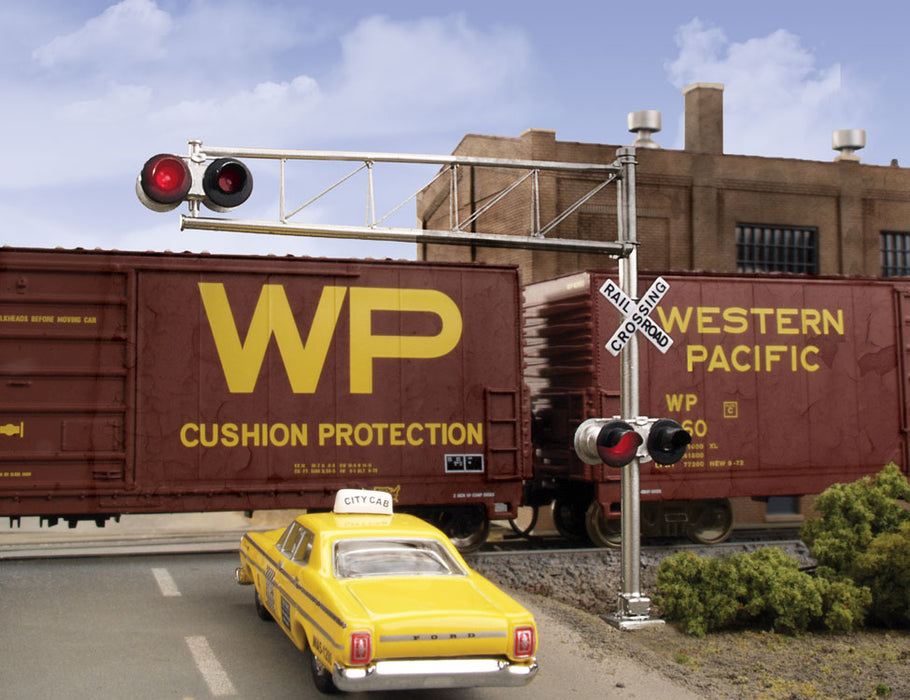 Walthers SceneMaster 949-4332 HO Scale Post-1960s Cantilever Grade Crossing Signal