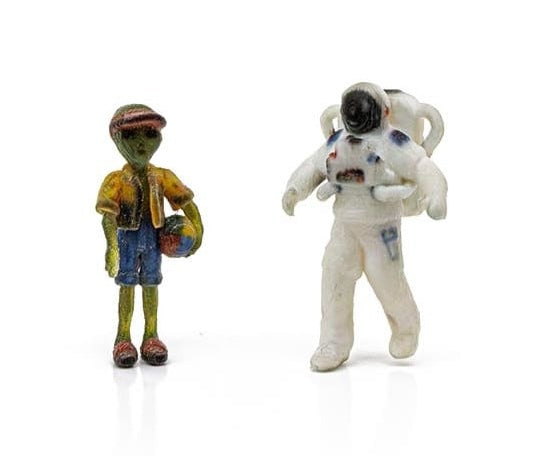Woodland Scenics A2861 O Scale Find Me Figures - Cosmic Travelers (2 Pack)
