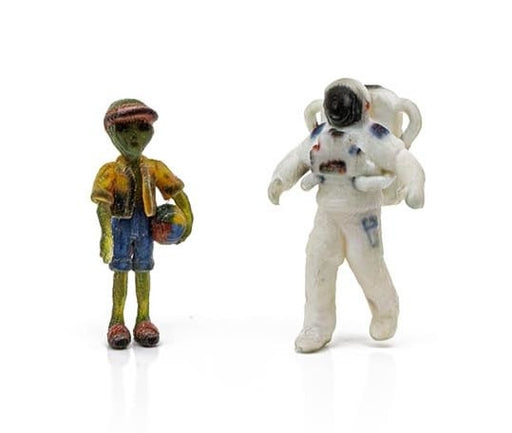 Woodland Scenics A2861 O Scale Find Me Figures - Cosmic Travelers (2 Pack)