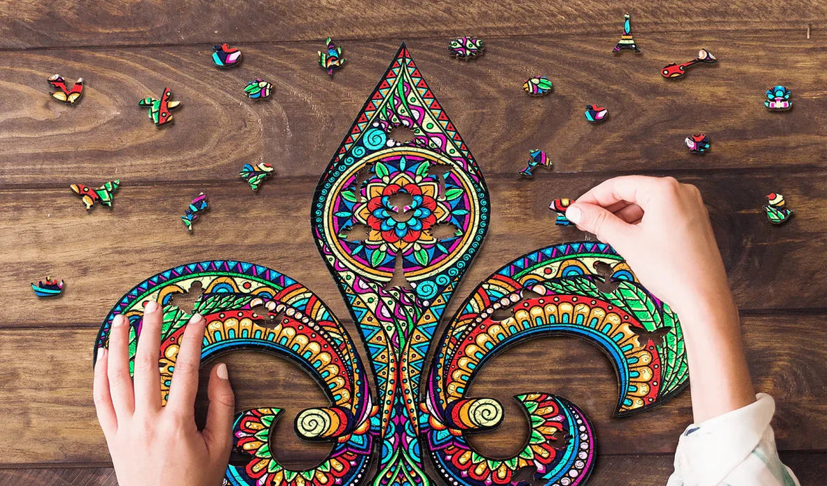 Zen Chalet FDL550 Fleur De Lis 550 Piece Wooden Puzzle