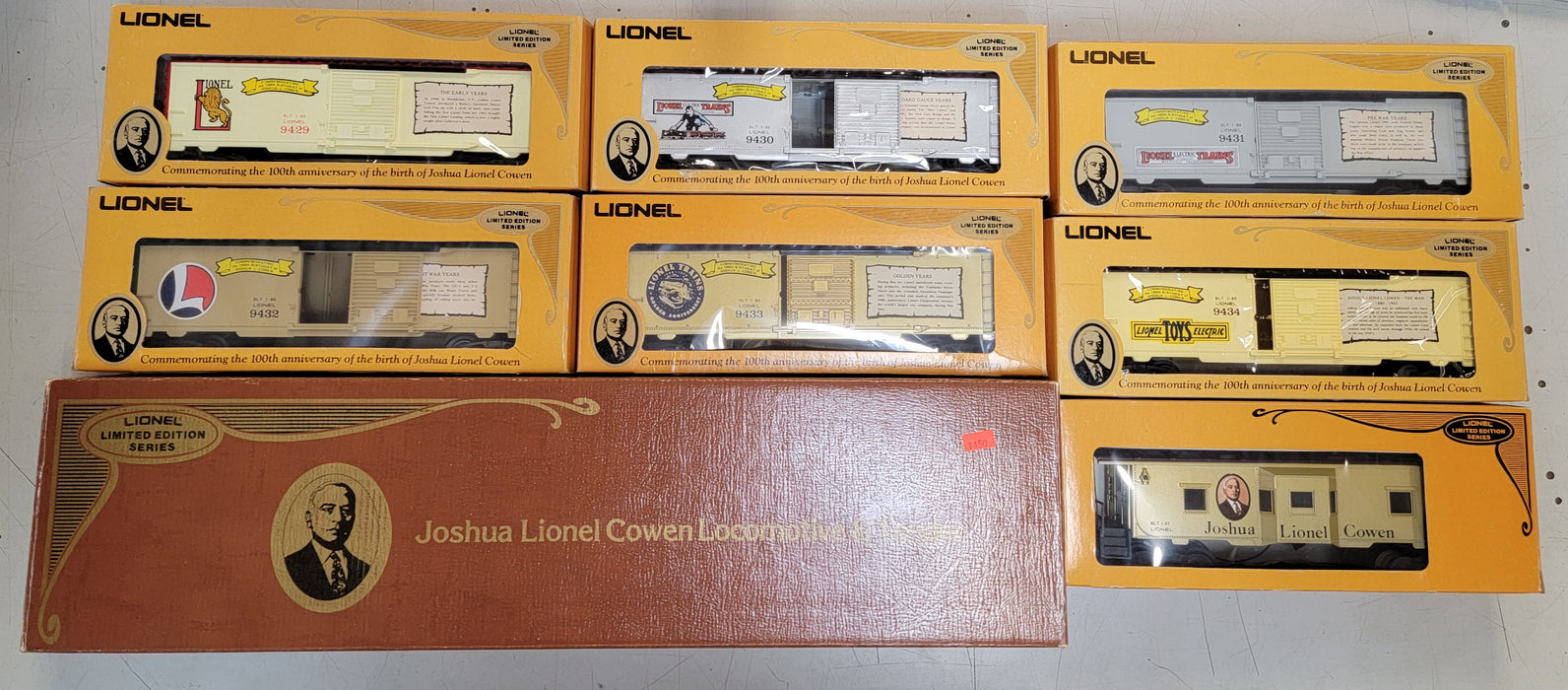Lionel 6-8210 Joshua Lionel Cowen Steam Engine w/ 6 Boxcar set & Caboose - NOS