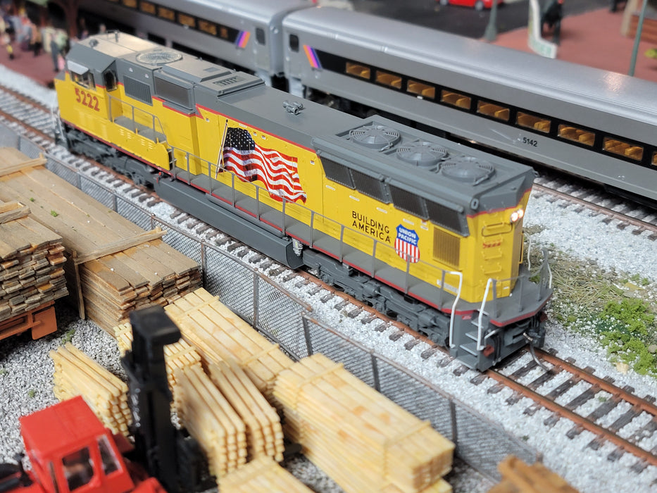 Athearn Genesis G69243 HO Scale EMD SD70M Union Pacific "American Flag" UP 5222 - USED with DCC