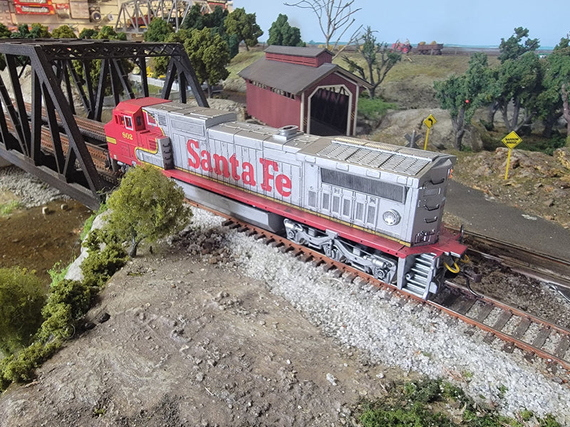 Bachmann Spectrum 86005 HO Scale GE Dash 8-40C Diesel Santa Fe ATSF 802 - USED