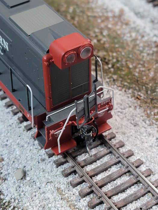 Bowser 23942 HO Scale Baldwin S-12 Diesel Locomotive SP 2150 - USED